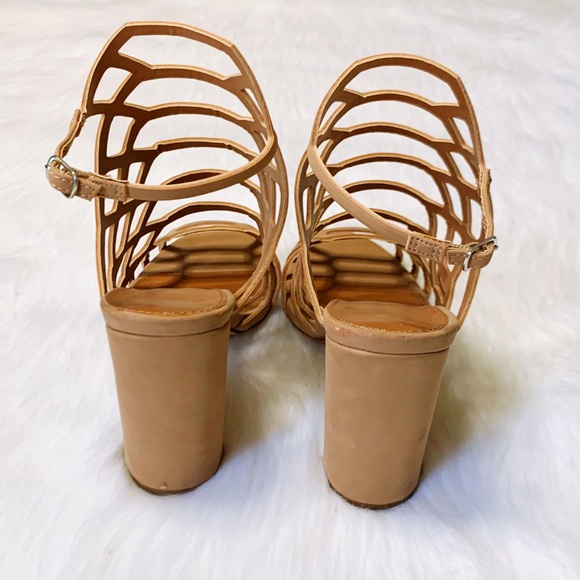 Tan strappy chunky heels - Picture 3 of 7